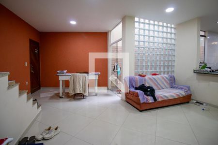 Casa à venda com 3 quartos, 140m² em Bonsucesso, Rio de Janeiro