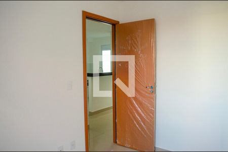 Quarto 1 de apartamento para alugar com 2 quartos, 42m² em Parque Tremendao, Goiânia