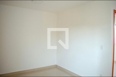 Apartamento à venda com 2 quartos, 42m² em Parque Tremendao, Goiânia
