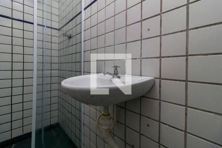 Banheiro de apartamento para alugar com 1 quarto, 35m² em Parque Maria Helena, São Paulo
