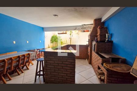 Casa à venda com 3 quartos, 311m² em Jardim Ubirajara, São Paulo