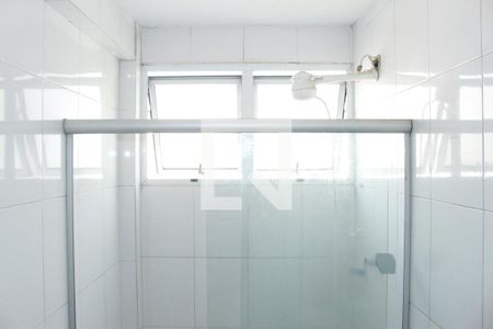 Banheiro de kitnet/studio para alugar com 1 quarto, 25m² em República, São Paulo