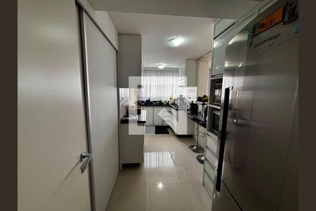 Cozinha de apartamento para alugar com 3 quartos, 101m² em Jardim São Pedro, Porto Alegre