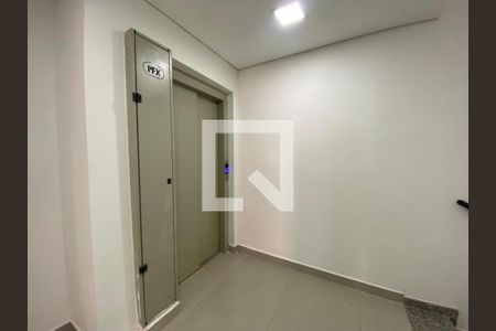 Elevador de kitnet/studio para alugar com 1 quarto, 22m² em Vila Mariana, São Paulo