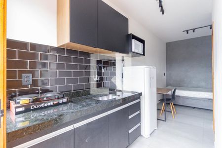 Cozinha de apartamento para alugar com 1 quarto, 18m² em Vila Carolina, São Paulo