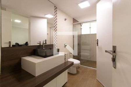Banheiro da Suíte 1 de casa à venda com 4 quartos, 290m² em Santa Quiteria, Curitiba