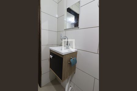 Bamheiro de casa para alugar com 1 quarto, 28m² em Mário Quintana, Porto Alegre