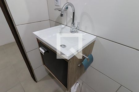 Bamheiro de casa para alugar com 1 quarto, 28m² em Mário Quintana, Porto Alegre