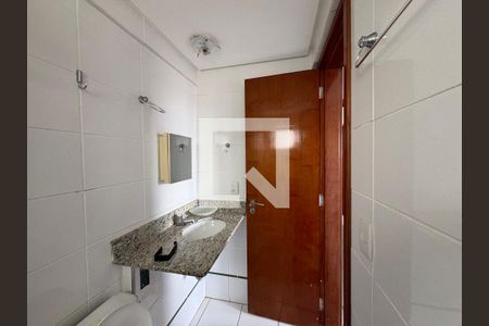 Banheiro - Corredor de apartamento para alugar com 2 quartos, 64m² em Residencial Granville, Goiânia