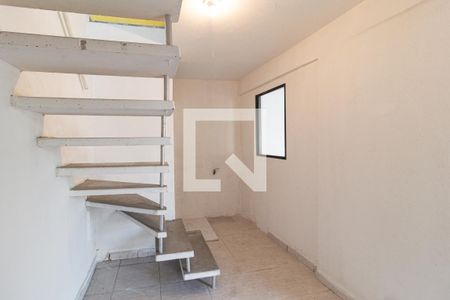Sala de casa para alugar com 2 quartos, 100m² em Km 18, Osasco