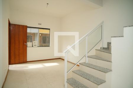 Sala de casa de condomínio para alugar com 3 quartos, 118m² em Itaipu, Niterói