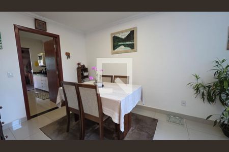 Casa à venda com 4 quartos, 200m² em Vila Pinto Coelho, Lagoa Santa