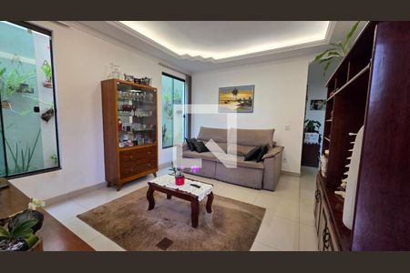 Casa à venda com 4 quartos, 200m² em Vila Pinto Coelho, Lagoa Santa