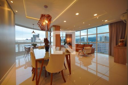 Apartamento para alugar com 4 quartos, 272m² em Agronômica, Florianópolis