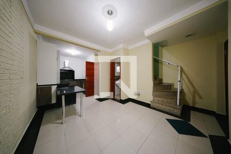 Sala de casa de condomínio à venda com 2 quartos, 88m² em Vila Araguaia, São Paulo