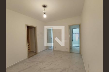 Casa à venda com 4 quartos, 250m² em Jardim Sabara, São Paulo