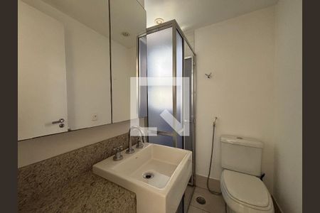 Banheiro de apartamento à venda com 1 quarto, 33m² em Vila Nova Conceição, São Paulo