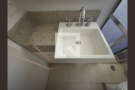 Banheiro de apartamento à venda com 1 quarto, 33m² em Vila Nova Conceição, São Paulo
