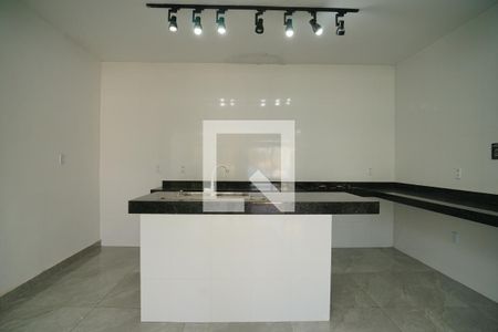 Cozinha de casa de condomínio para alugar com 2 quartos, 129m² em Ponta Grossa, Maricá
