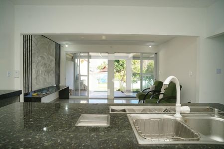 Cozinha de casa de condomínio para alugar com 2 quartos, 129m² em Ponta Grossa, Maricá