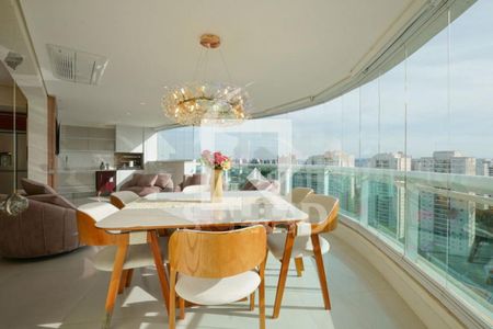 Apartamento à venda com 4 quartos, 246m² em Vila Sofia, São Paulo