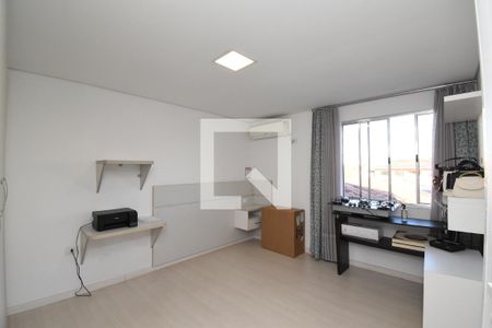 Suíte 1 de casa para alugar com 7 quartos, 370m² em Xaxim, Curitiba