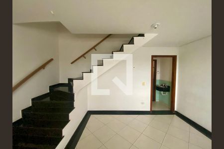 Casa de Condomínio para alugar com 3 quartos, 120m² em Vila Maricy, Guarulhos