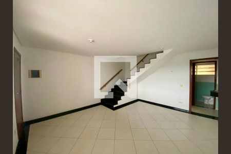 Casa de Condomínio para alugar com 3 quartos, 120m² em Vila Maricy, Guarulhos