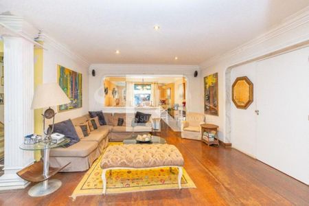 Casa à venda com 4 quartos, 198m² em Alto de Pinheiros, São Paulo