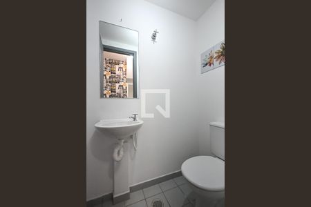 Lavabo de casa de condomínio para alugar com 2 quartos, 96m² em Campo Limpo, São Paulo
