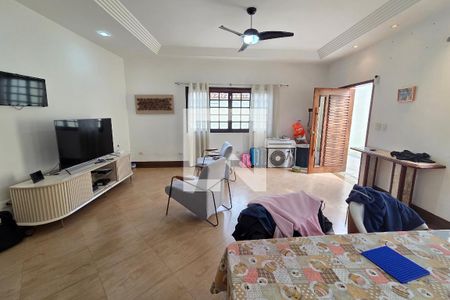 Sala de casa para alugar com 2 quartos, 194m² em Nova Mirim, Praia Grande