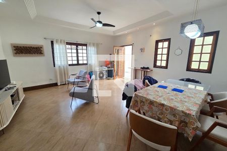 Sala de casa para alugar com 2 quartos, 194m² em Nova Mirim, Praia Grande