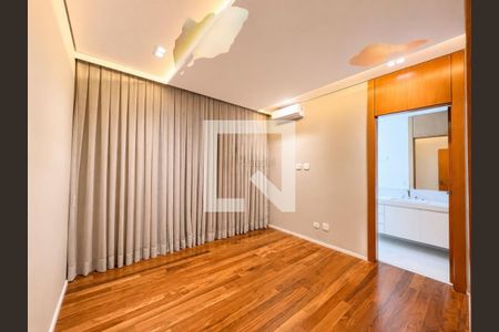 Casa à venda com 5 quartos, 640m² em Centro Comercial Jubran, Barueri