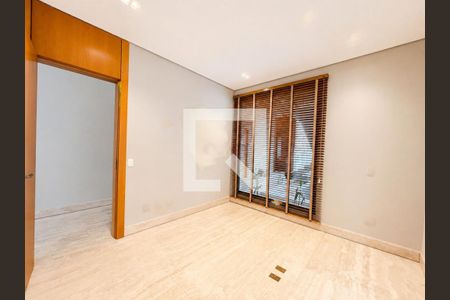 Casa à venda com 5 quartos, 640m² em Centro Comercial Jubran, Barueri