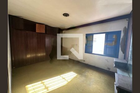 Casa à venda com 3 quartos, 243m² em Jardim Campo Grande, São Paulo