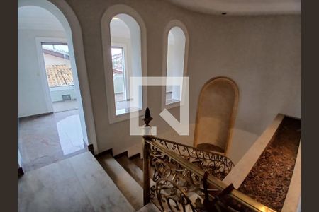 Escada de casa para alugar com 4 quartos, 367m² em Jardim Sao Caetano, São Caetano do Sul