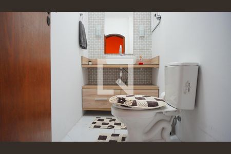 Banheiro 1 lavabo da sala  de casa à venda com 3 quartos, 200m² em Jardim São Pedro, Porto Alegre