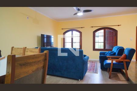 Sala  de casa à venda com 3 quartos, 200m² em Jardim São Pedro, Porto Alegre