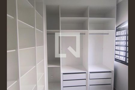 Quarto de casa para alugar com 4 quartos, 275m² em Jardim Santo Alberto, Santo André