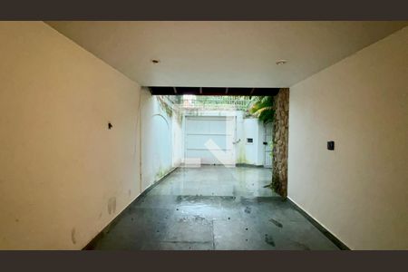 Garagem de casa à venda com 3 quartos, 580m² em Alto de Pinheiros, São Paulo
