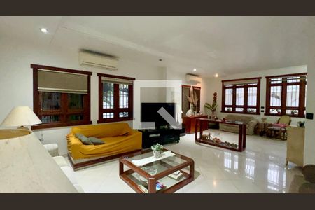 Sala de TV de casa à venda com 3 quartos, 580m² em Alto de Pinheiros, São Paulo