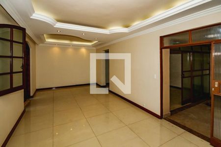 Casa para alugar com 6 quartos, 200m² em Planalto, Belo Horizonte