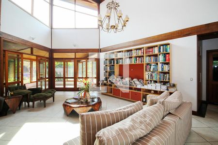 Sala de Estar de casa de condomínio para alugar com 5 quartos, 600m² em Jardim Mediterraneo, Cotia