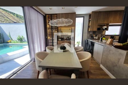 Foto 01 de casa de condomínio à venda com 3 quartos, 240m² em Centro Empresarial Tamboré, Santana de Parnaíba