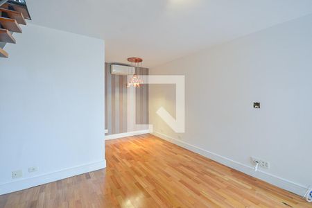 Sala de casa à venda com 2 quartos, 136m² em Vila Campo Grande, São Paulo