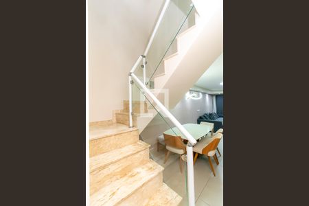 Escada de casa para alugar com 3 quartos, 200m² em Vila Bela, São Paulo