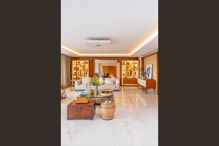 Apartamento à venda com 5 quartos, 840m² em Parque Colonial, São Paulo