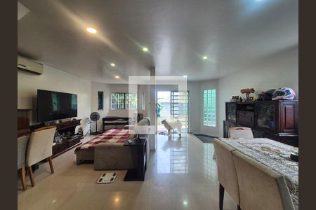 Casa de Condomínio para alugar com 4 quartos, 340m² em Recreio dos Bandeirantes, Rio de Janeiro
