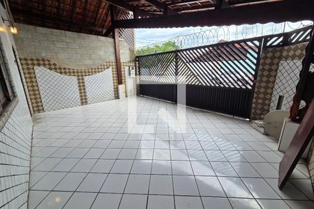 Garagem de casa para alugar com 2 quartos, 75m² em Vila Tupi, Praia Grande
