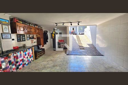 Casa à venda com 3 quartos, 130m² em Vila Araguaia, São Paulo